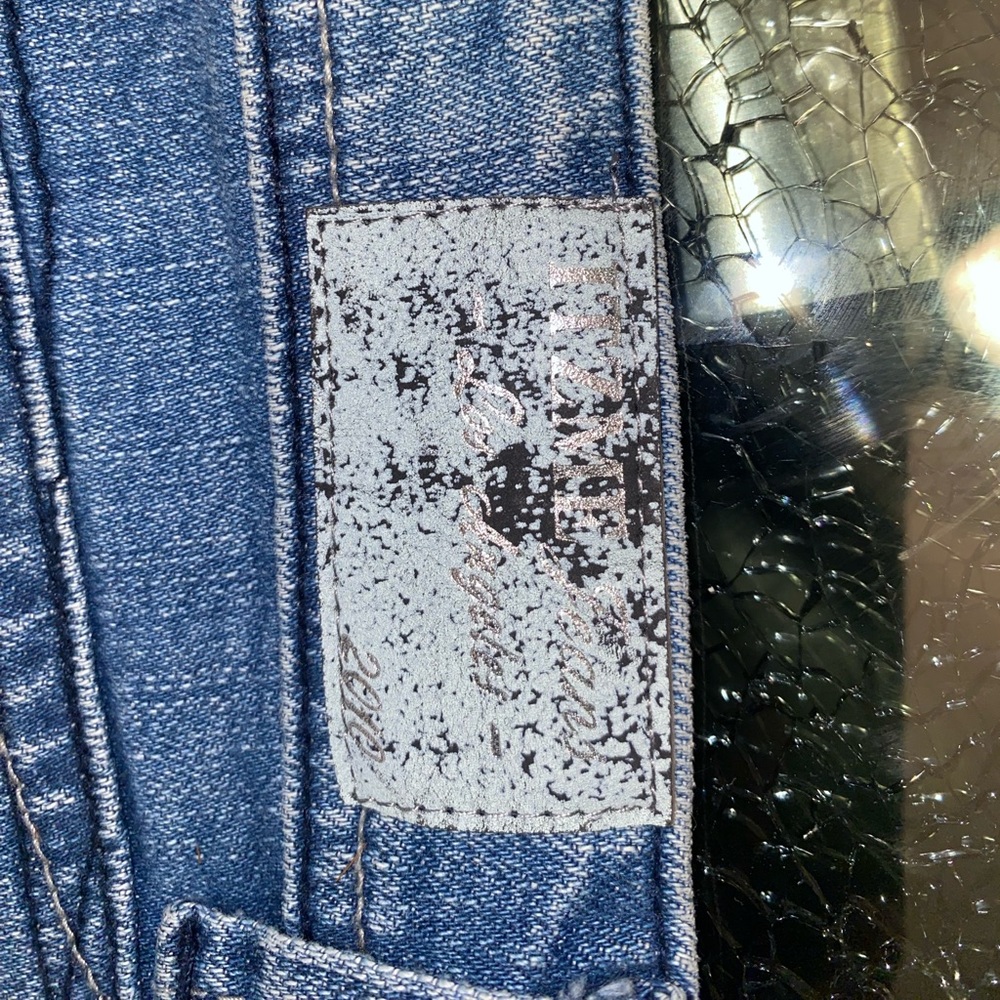 Woman’s jeans with bling detailing - Picture 7 of 11